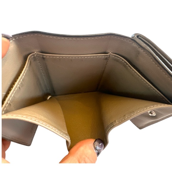 FENDI Tri-fold Leather Peekaboo Brown Womens Wallet PreLoved - Picture 10 of 11